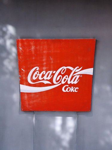 Insegna pubblicitaria Coca Cola in metallo Vivi il lato Coca