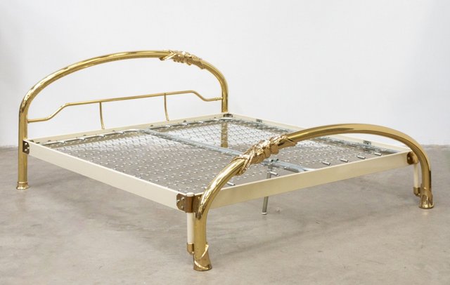 Letto matrimoniale in ottone, anni '70 in vendita su Pamono