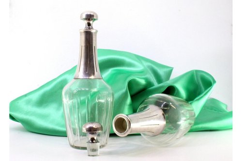Flaschen aus geschliffenem Glas mit Silberner Struktur, 2er Set bei Pamono kaufen
