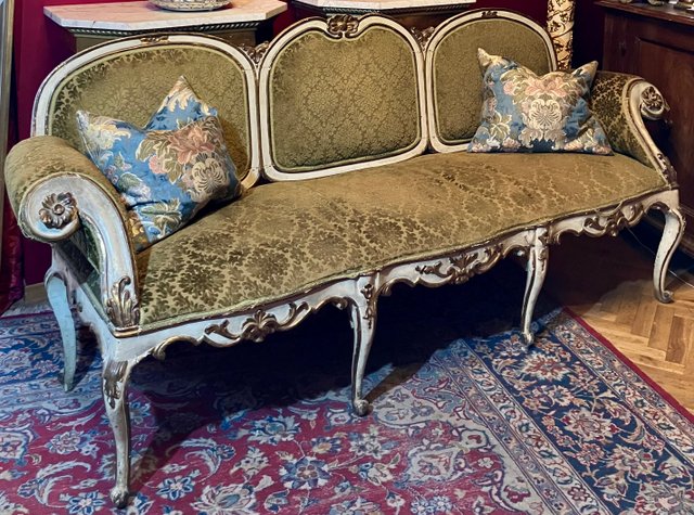 Antique Italian Baroque Louis XIV Lacquered and Parcel Gilt Sofa
