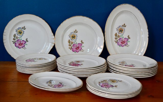 vintage-dinnerware-service-