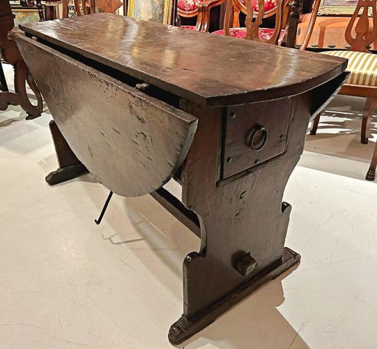 Antique Umbrian Walnut Drop-Leaf Table, 16th Century for sale at