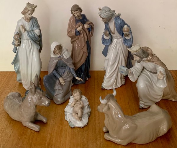 置物 Nao Porcelain Nativity Set by Nao for Lladro, 1990s, Set of 8 for sale