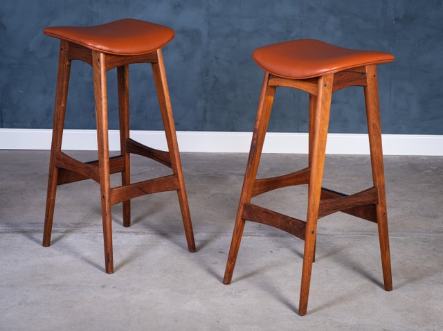 bar-stools-in-rosewood-with-