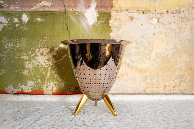 max-le-chinois-colander-in-