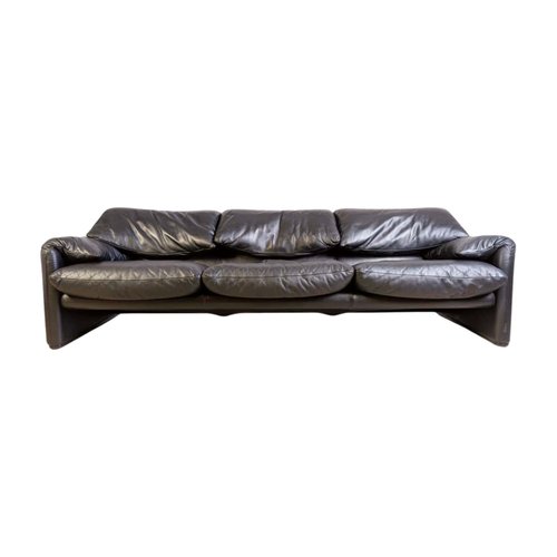 maralunga-sofa-in-black-