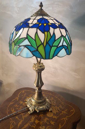 Antike Bronze Stehlampe mit Iris Glas & Blei Lampenschirm, 19. Jh. bei Pamono kaufen