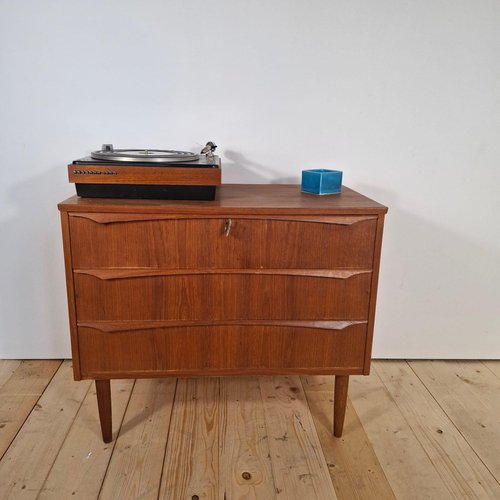 Commode vintage à porte coulissantes en placage de teck