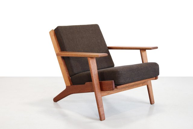 【GE290】GETAMA社　Hans J Wegner Hans J. Wegner for GETAMA Lounge Chair in Oak and Dark Blue Upholstery