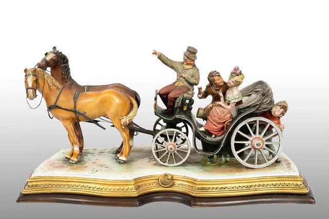 Antique 20th Century Capodimonte Sculpture Depicting a Horse-Drawn