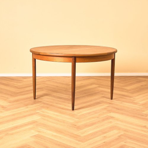 X-TAGE WALNUT 【ROUND L】 British Round Dining Table in Walnut and Teak from G-Plan, 1950