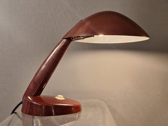 vintage-bakelite-desk-lamp-
