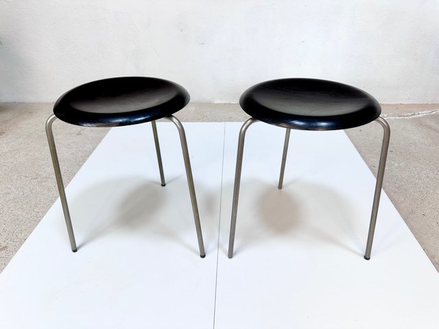 スツール Arne Jacobsen 3170 FRITZ HANSEN Black Dot Model 3170 Stools by Arne Jacobsen for Fritz Hansen