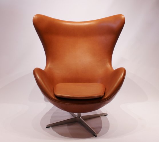 arne jacobsen egg chair