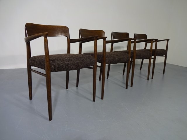 Silla de rattan y patas en acero lacado modelo GASTRO en