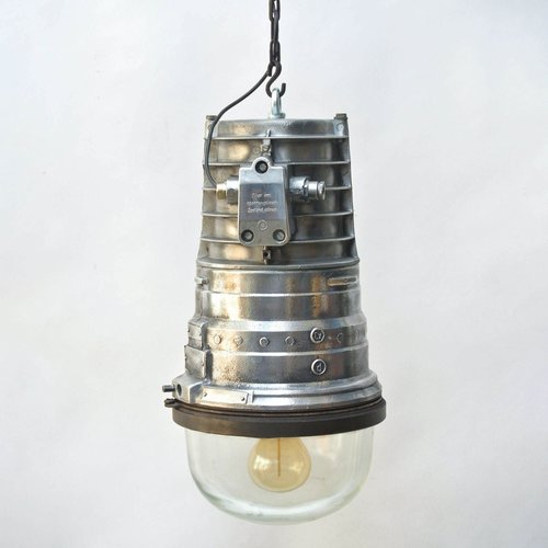 Industrielle feuerfeste Vintage Chemie Lampe bei Pamono kaufen Industrielle feuerfeste Mid Century Lampe bei Pamono kaufen
