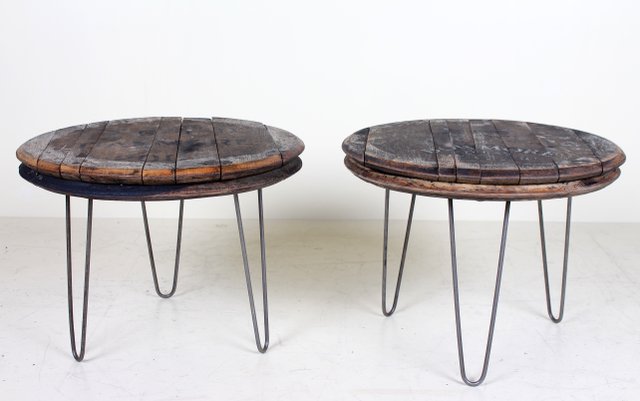 Vintage Industrial Coffee Tables With Oak Whiskey Barrel Lids Set Of 2 For Sale At Pamono Round table has a walnut veneer top with black veneer along rim, barrel base with metal slats and wood legs. vintage industrial coffee tables with oak whiskey barrel lids set of 2