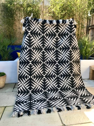 Alfombra ARROW de tejido plano de Maria Starling en venta en Alfombra TRIBAL de Maria Starling en venta en Pamono