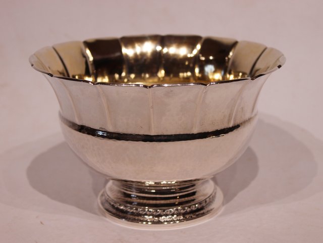 Vintage Schale aus geprägtem Silber, 1920er Vintage Schale aus geprägtem Silber, 1920er