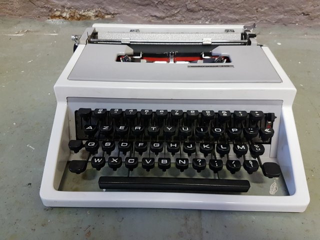 Máquina de escribir modelo 310 de Underwood en venta en Pamono
