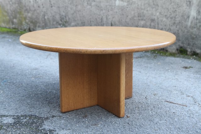 Runder Franzosischer Vintage Couchtisch Aus Eiche Bei Pamono Kaufen