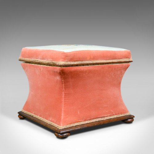 Otomana victoriana antigua con espacio para almacenamiento en venta en