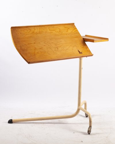 Featured image of post Adjustable Side Table With Wheels : 【height adjustable and easy to clean】 adjustable height from 21.65 to 31.49 and fits under most beds and chairs.it is convenient for you to use it whenever you on the bed or other places.with wet cloth you can wipe dirty stain easily from the surface.
