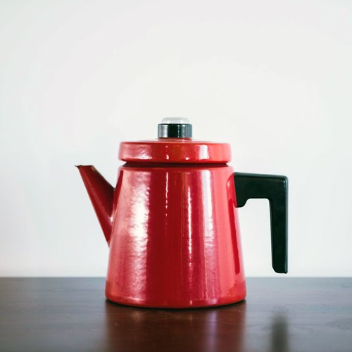 Cafetera de hierro fundido esmaltado de Antti Nurmesniemi para Finel, años  50 en venta en Pamono