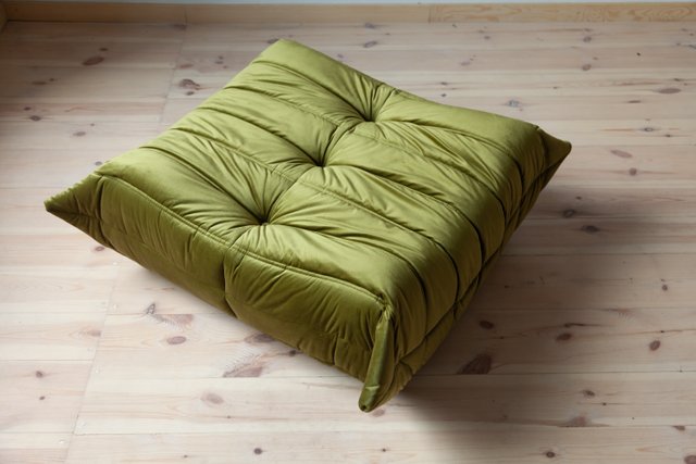 Togo Pouf aus grünem Samt von Michel Ducaroy für Ligne Roset, 1970er