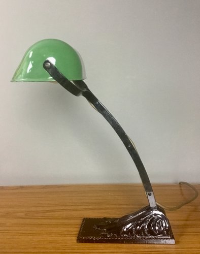 Grün emaillierte französische Art Deco Tischlampe aus Gusseisen von