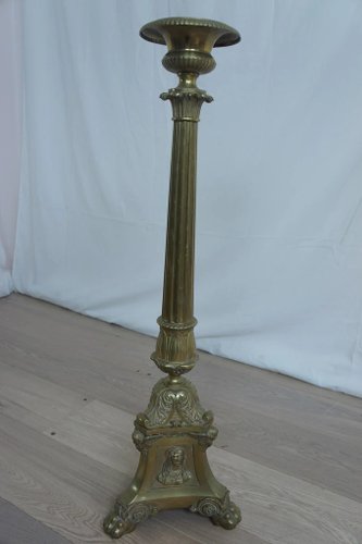 Candelabro de iglesia antiguo grande de metal en venta en Pamono Candelabro de iglesia antiguo grande de metal en venta en Pamono