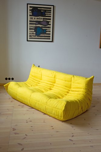 Gelbes Togo 3 Sitzer Sofa Mit Mikrofaserbezug Von Michel Ducaroy Fur Ligne Roset 1970er Bei Pamono Kaufen