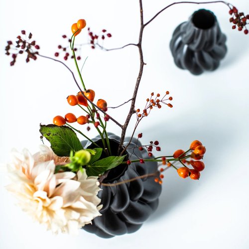 EDA VASE 【SiKiTO】 small-black-eda-vase-by-lisa-