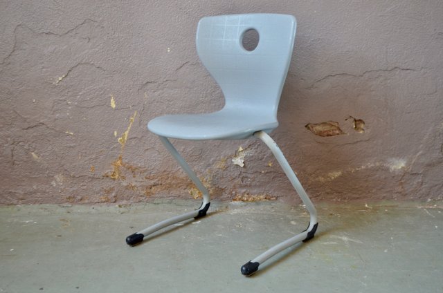 small plastic childrens chairs