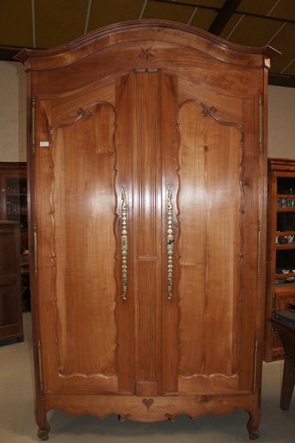 Ethan allen 2024 armoire cherry