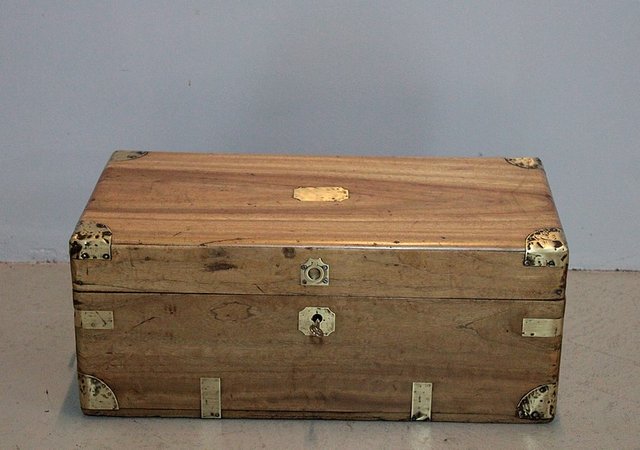 Arca antiguo de alcanfor en venta en Pamono