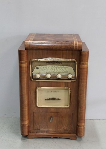 Vintage Radio-Plattenspieler aus Nussholz bei Pamono kaufen