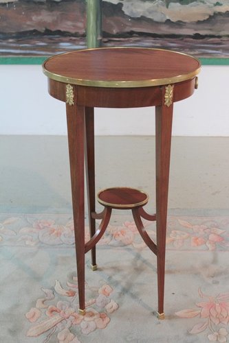 Small outlet vintage table