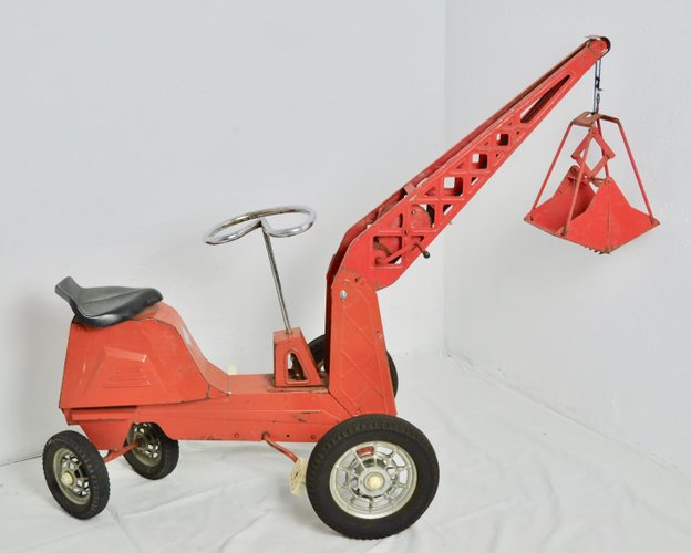 red crane toy