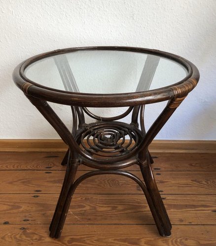 Tavolino Mid Century in bambù e vetro in vendita su Pamono Tavolino Mid Century in bambù e vetro in vendita su Pamono