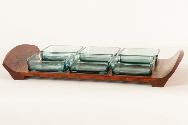 https://cdn20.pamono.com/p/s/5/7/571745_t122stggtd/vintage-danish-teak-and-glass-tray-by-jens-quistgaard-for-ihq-dansk-designs-1960s.jpg