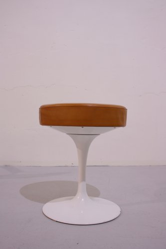 Leather Tulip Stool By Eero Saarinen For Knoll Inc Knoll International 1970s For Sale At Pamono