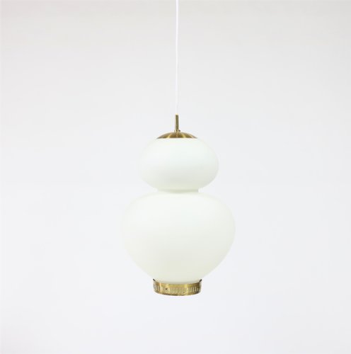 Große dänische Moderne Hängelampe aus Messing & Opalglas von Bent Karlby für Lyfa, 1950er Große dänische Moderne Hängelampe aus Messing & Opalglas von Bent Karlby für Lyfa, 1950er