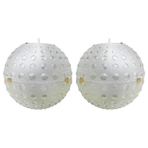 opaque plastic balls