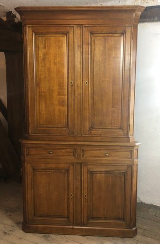 Armario esquinero estilo Louis Philippe de nogal, años 50 en venta en