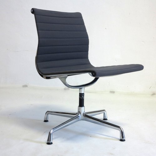 Vooruitgaan oplichter waarschijnlijk Vintage Black Swivel Chair by Charles & Ray Eames for Vitra for sale at  Pamono