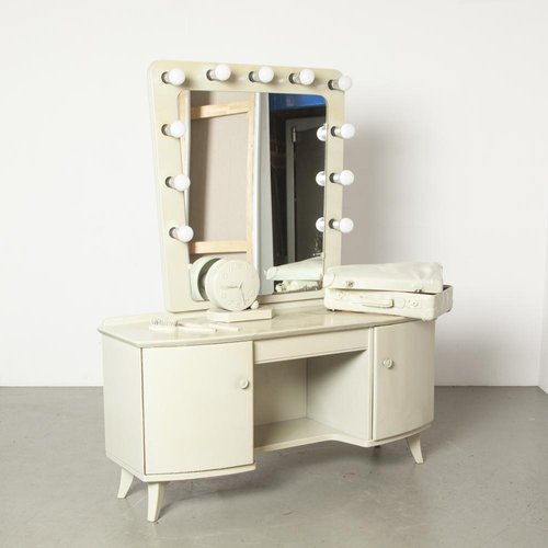 illuminated dressing table mirror