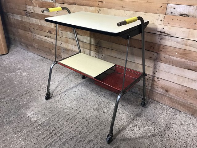 desk on wheels