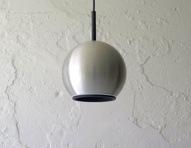 minimalist pendant light