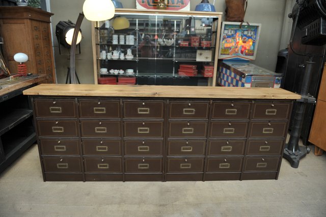 Longue Armoire Basse Avec Valves En Metal De Roneo 1950s En Vente Sur Pamono